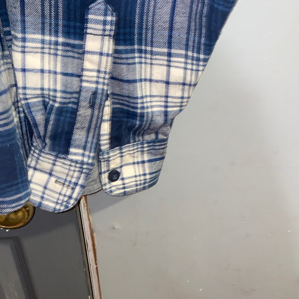 Wrangler Navy and White Plaid Men's Shirt - Picture 3 of 9
